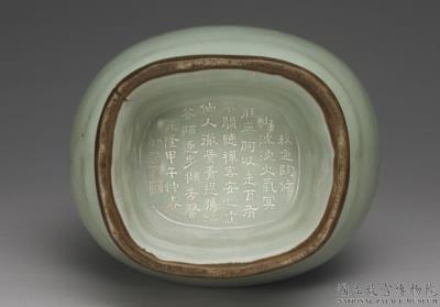 图片[2]-Hu vessel with tubular handles and linear decoration in celadon glaze, Longquan ware, Southern Song dynasty (1127-1279)-China Archive
